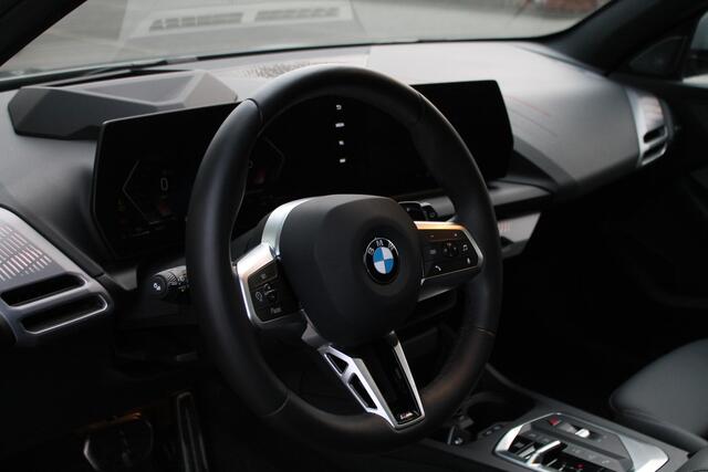 BMW 1-SERIE 120 High Executive M Sport Automaat / Panoramadak / M Adaptief onderstel / Sportstoelen / Stoelverwarming / Head-Up / Adaptieve LED / Parking Assistant Plus