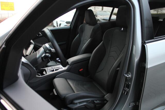 BMW 1-SERIE 120 High Executive M Sport Automaat / Panoramadak / M Adaptief onderstel / Sportstoelen / Stoelverwarming / Head-Up / Adaptieve LED / Parking Assistant Plus