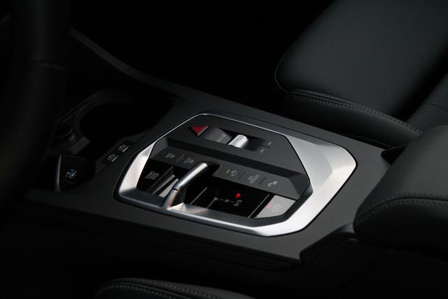 BMW 1-SERIE 120 High Executive M Sport Automaat / Panoramadak / M Adaptief onderstel / Sportstoelen / Stoelverwarming / Head-Up / Adaptieve LED / Parking Assistant Plus