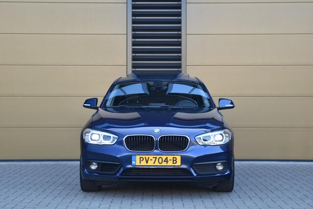 BMW 1-SERIE 118i Executive * Glasdak * Leder * LED * PDC achter * Dealer onderhouden *