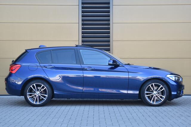 BMW 1-SERIE 118i Executive * Glasdak * Leder * LED * PDC achter * Dealer onderhouden *