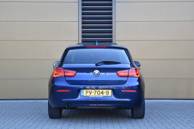 BMW 1-SERIE 118i Executive * Glasdak * Leder * LED * PDC achter * Dealer onderhouden *