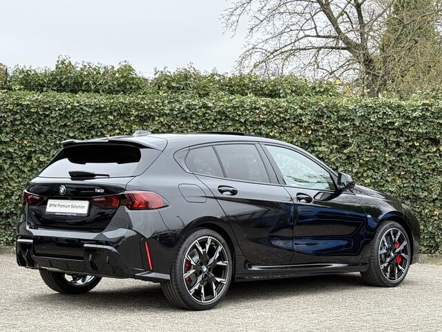 BMW 1-SERIE 120 M-Sport Pro | 19'' | Panorama | Getint Glas | Harman/Kardon