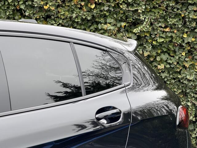 BMW 1-SERIE 120 M-Sport Pro | 19'' | Panorama | Getint Glas | Harman/Kardon
