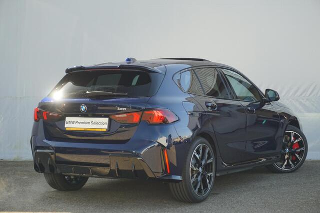 BMW 1-SERIE 5-Deurs 120 M Sport Pro / Panorama Dak / Trekhaak / Elektrische Stoelen / Harman Kardon