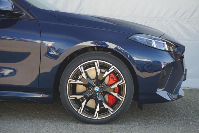 BMW 1-SERIE 5-Deurs 120 M Sport Pro / Panorama Dak / Trekhaak / Elektrische Stoelen / Harman Kardon