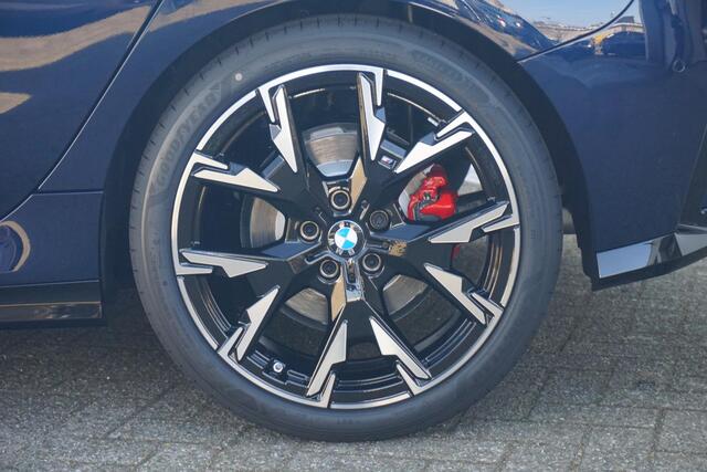 BMW 1-SERIE 5-Deurs 120 M Sport Pro / Panorama Dak / Trekhaak / Elektrische Stoelen / Harman Kardon