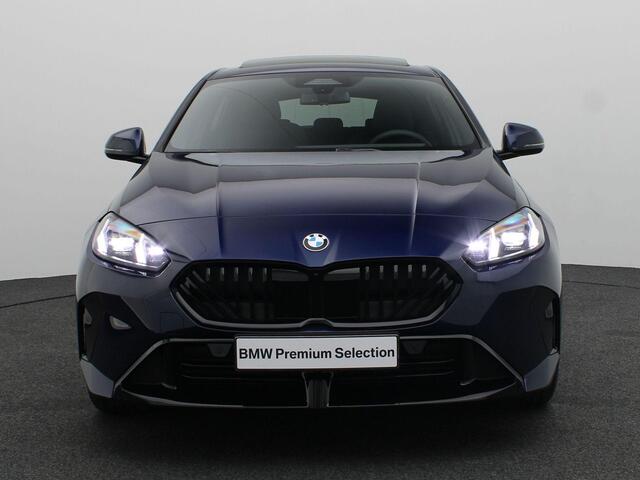 BMW 1-SERIE 120 M Sportpakket Pro | Premium Pack | Comfort Access | Panoramadak | Driving Assistant Plus | DAB | Harman Kardon | 19''
