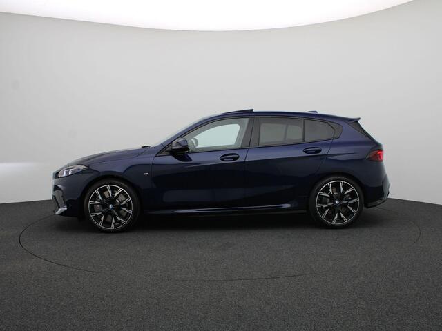 BMW 1-SERIE 120 M Sportpakket Pro | Premium Pack | Comfort Access | Panoramadak | Driving Assistant Plus | DAB | Harman Kardon | 19''