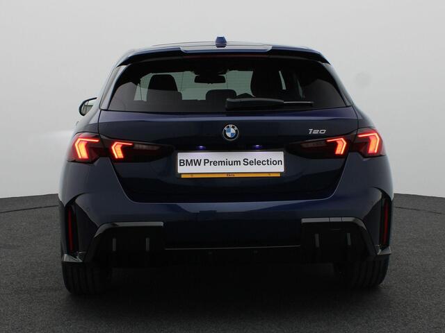 BMW 1-SERIE 120 M Sportpakket Pro | Premium Pack | Comfort Access | Panoramadak | Driving Assistant Plus | DAB | Harman Kardon | 19''