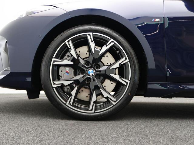 BMW 1-SERIE 120 M Sportpakket Pro | Premium Pack | Comfort Access | Panoramadak | Driving Assistant Plus | DAB | Harman Kardon | 19''