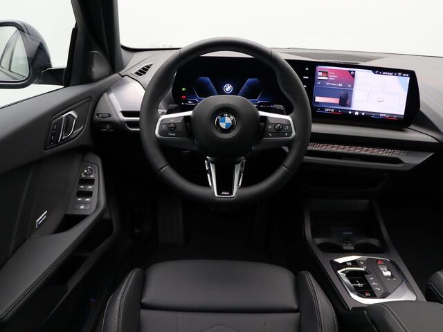 BMW 1-SERIE 120 M Sportpakket Pro | Premium Pack | Comfort Access | Panoramadak | Driving Assistant Plus | DAB | Harman Kardon | 19''