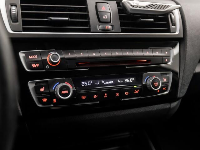 BMW 1-SERIE 118i High Executive Sportline (NAVIGATIE, CLIMATE, STOELVERWARMING, LED KOPLAMPEN, GETINT GLAS, SPORTSTOELEN, PARKEERSENSOREN, CRUISE, NIEUWE APK, NIEUWSTAAT)
