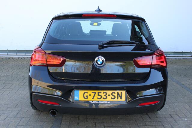 BMW 1-SERIE 118i M Sport Shadow Automaat | Incl. 12 maanden Garantie | M-pakket | Stoelverwarming | Cruise controle | Parkeersensoren V+A | Navigatie | Climate controle | Angel eyes | LED koplampen | Keyless start | Zwarte hemelbekleding | Volledig lederen bekleding 