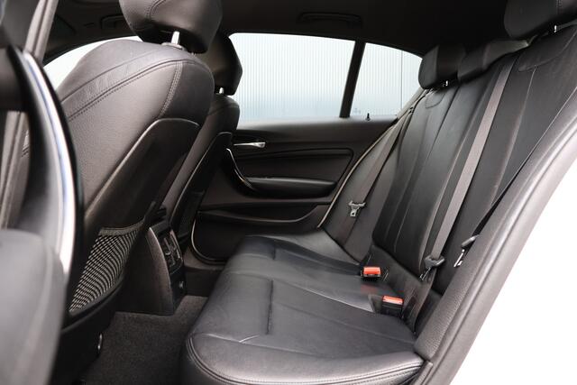 BMW 1-SERIE 118i High Executive Automaat | M-Sportstuur | Leer | Stoelverwarming | Sportstoelen | Schuif / kanteldak | M-pakket details | Professional Navi