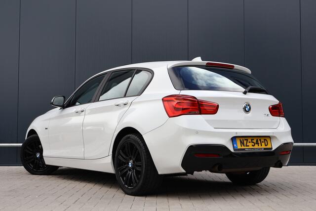 BMW 1-SERIE 118i High Executive Automaat | M-Sportstuur | Leer | Stoelverwarming | Sportstoelen | Schuif / kanteldak | M-pakket details | Professional Navi