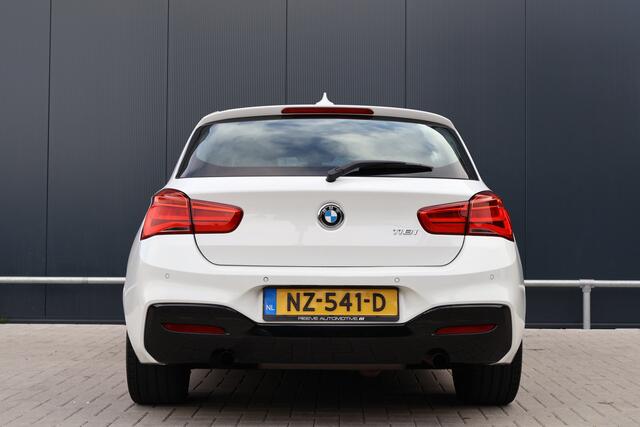 BMW 1-SERIE 118i High Executive Automaat | M-Sportstuur | Leer | Stoelverwarming | Sportstoelen | Schuif / kanteldak | M-pakket details | Professional Navi