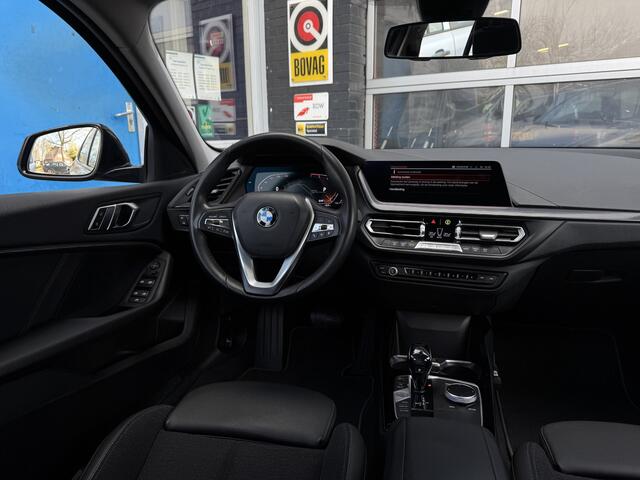 BMW 1-SERIE 118i Executive Edition Prijs Inclusief Onderhoud & 12 Maand BOVAG Garantie | Trekhaak Afneembaar | Climate Control |