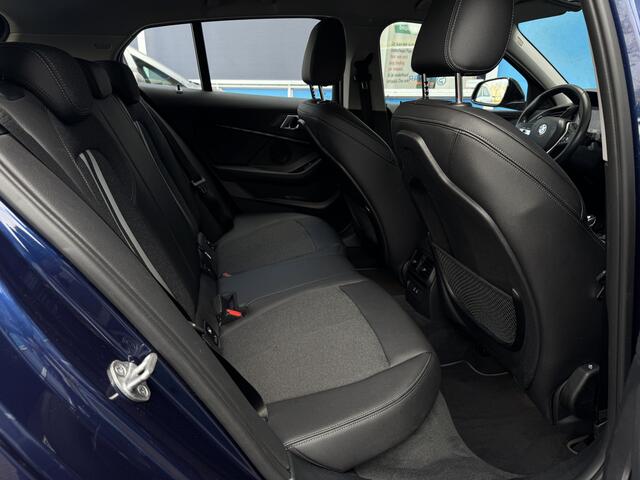 BMW 1-SERIE 118i Executive Edition Prijs Inclusief Onderhoud & 12 Maand BOVAG Garantie | Trekhaak Afneembaar | Climate Control |