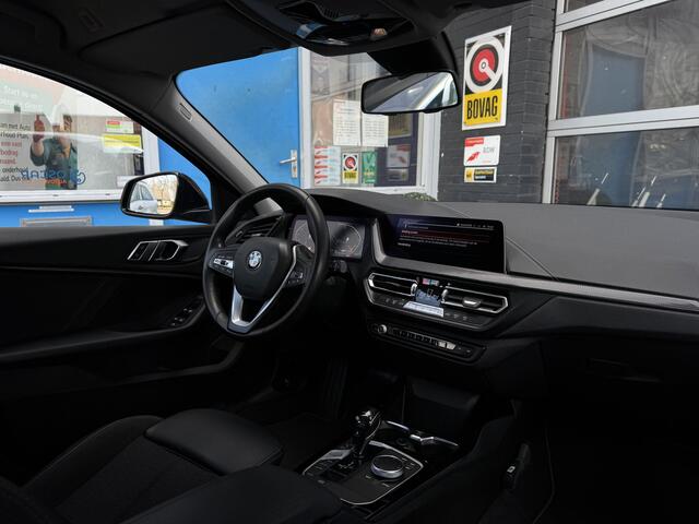 BMW 1-SERIE 118i Executive Edition Prijs Inclusief Onderhoud & 12 Maand BOVAG Garantie | Trekhaak Afneembaar | Climate Control |