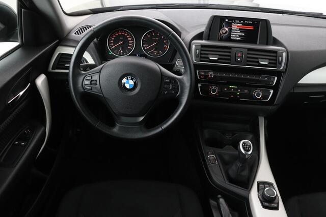 BMW 1-SERIE 116i | Origineel NL | Cruise control | Bluetooth | Airco | Parkeerhulp | Regen-/lichtsensor | Radio/CD