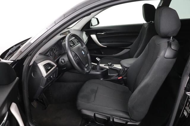 BMW 1-SERIE 116i | Origineel NL | Cruise control | Bluetooth | Airco | Parkeerhulp | Regen-/lichtsensor | Radio/CD