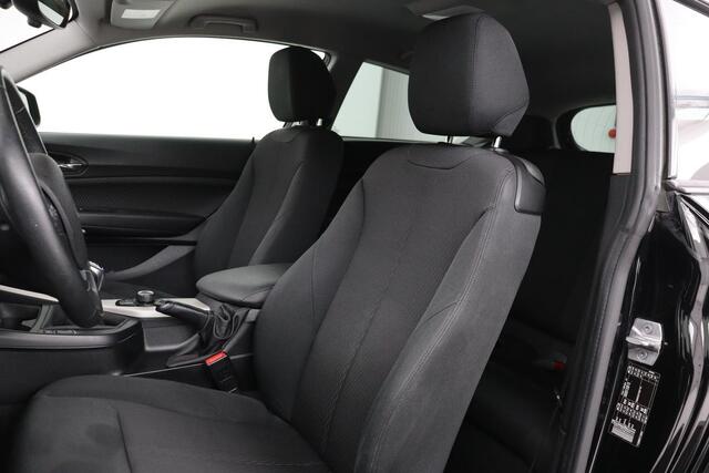 BMW 1-SERIE 116i | Origineel NL | Cruise control | Bluetooth | Airco | Parkeerhulp | Regen-/lichtsensor | Radio/CD