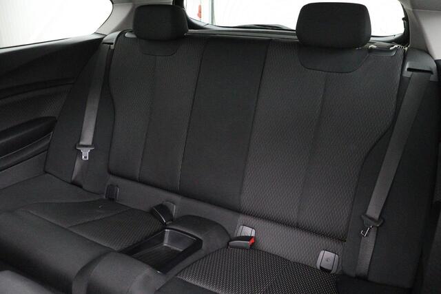 BMW 1-SERIE 116i | Origineel NL | Cruise control | Bluetooth | Airco | Parkeerhulp | Regen-/lichtsensor | Radio/CD