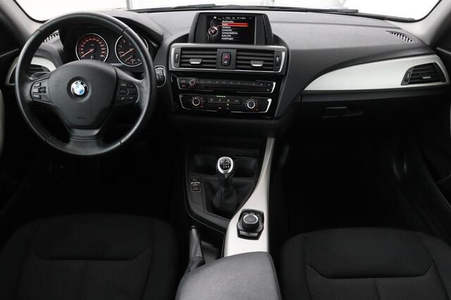 BMW 1-SERIE 116i | Origineel NL | Cruise control | Bluetooth | Airco | Parkeerhulp | Regen-/lichtsensor | Radio/CD