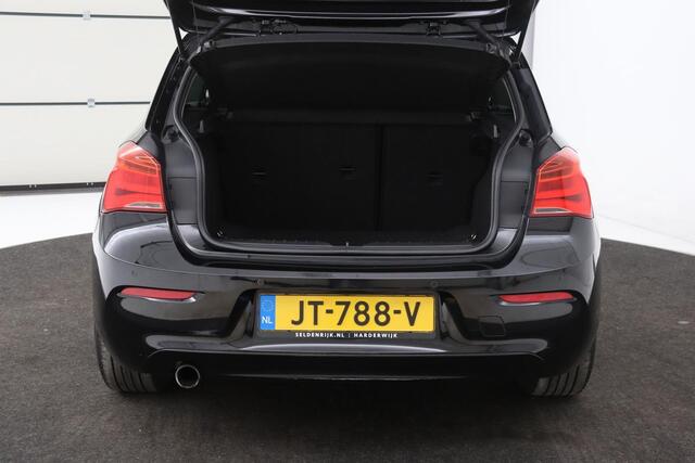 BMW 1-SERIE 116i | Origineel NL | Cruise control | Bluetooth | Airco | Parkeerhulp | Regen-/lichtsensor | Radio/CD