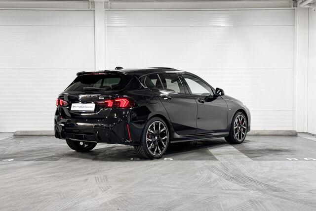BMW 1-SERIE 120 | M-Sport Pro | Innovation Pack | Driving Assistant Plus | Harman/Kardon | Panoramadak | Comfort Access