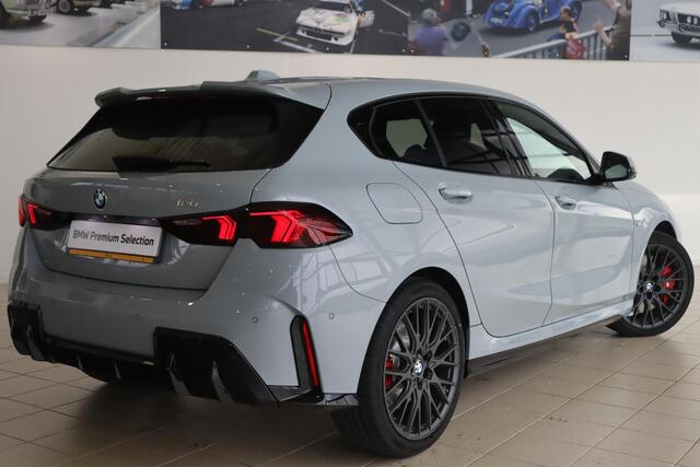 BMW 1-SERIE 5-deurs 120 M Sportpakket Pro | Innovation Pack | Brooklyn Grau | 19'' LMV