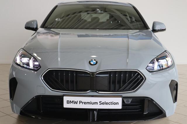 BMW 1-SERIE 5-deurs 120 M Sportpakket Pro | Innovation Pack | Brooklyn Grau | 19'' LMV