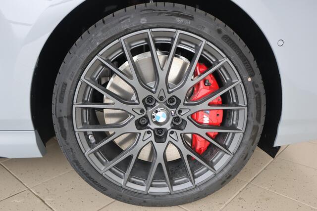 BMW 1-SERIE 5-deurs 120 M Sportpakket Pro | Innovation Pack | Brooklyn Grau | 19'' LMV