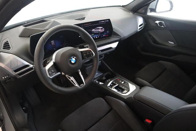 BMW 1-SERIE 5-deurs 120 M Sportpakket Pro | Innovation Pack | Brooklyn Grau | 19'' LMV