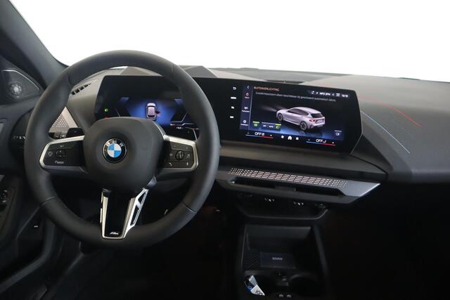 BMW 1-SERIE 5-deurs 120 M Sportpakket Pro | Innovation Pack | Brooklyn Grau | 19'' LMV