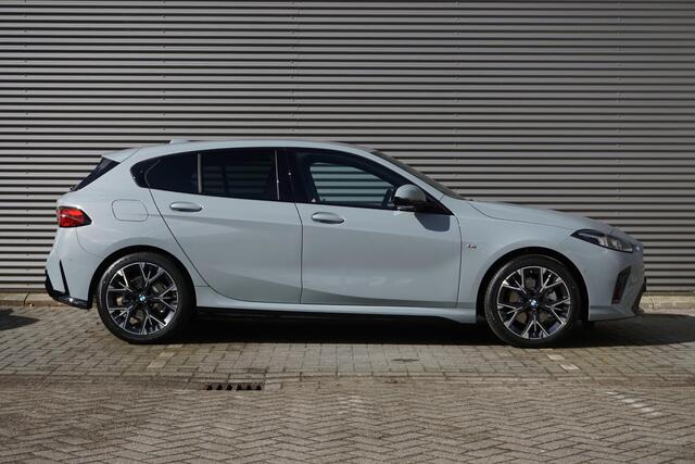 BMW 1-SERIE 5-deurs 120 M Sportpakket | Premium Pack | Harman-Kardon sound system | Parking Assistant