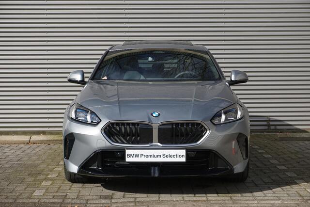 BMW 1-SERIE 5-deurs 120 M Sportpakket | Premium Pack | Glazen panoramadak | Harman-Kardon sound system | Parking Assistant | Driving Assistant