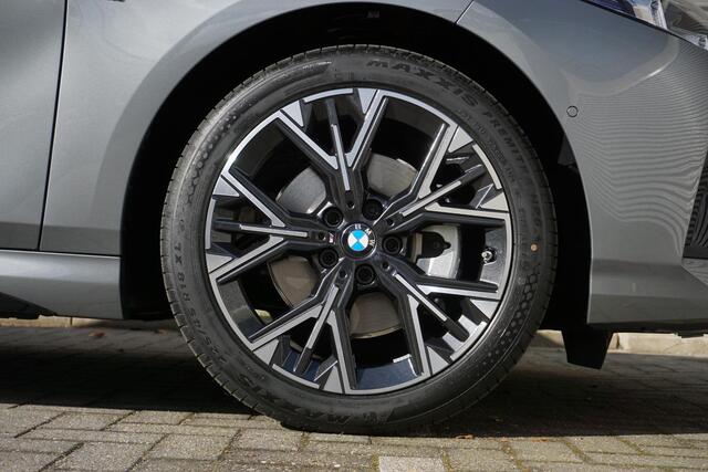 BMW 1-SERIE 5-deurs 120 M Sportpakket | Premium Pack | Glazen panoramadak | Harman-Kardon sound system | Parking Assistant | Driving Assistant