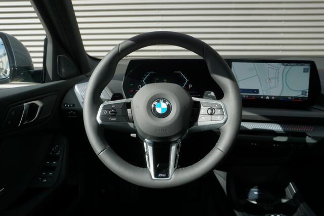 BMW 1-SERIE 5-deurs 120 M Sportpakket | Premium Pack | Glazen panoramadak | Harman-Kardon sound system | Parking Assistant | Driving Assistant
