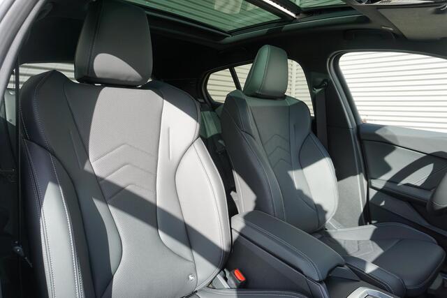 BMW 1-SERIE 5-deurs 120 M Sportpakket | Premium Pack | Glazen panoramadak | Harman-Kardon sound system | Parking Assistant | Driving Assistant