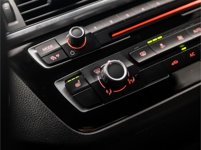 BMW 1-SERIE 118d High Executive 150Pk Automaat (NAVIGATIE, DIGITAL COCKPIT, STOELVERWARMING, LEDEREN SPORTSTOELEN, CRUISE, XENON, PARKEERSENSOREN, NIEUWSTAAT)