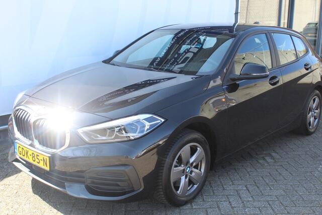 BMW 1-SERIE 118i Airco l Cruise control l Navigatie l AppleCarPlay/AndroidAuto