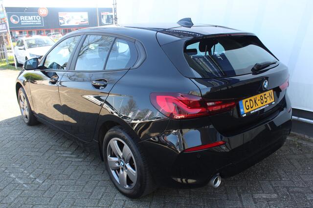 BMW 1-SERIE 118i Airco l Cruise control l Navigatie l AppleCarPlay/AndroidAuto