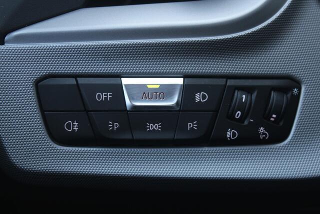 BMW 1-SERIE 118i Airco l Cruise control l Navigatie l AppleCarPlay/AndroidAuto