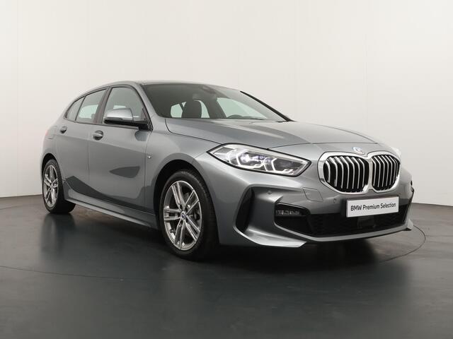 BMW 1-SERIE 5-deurs 118i M-Sportpakket | 17 inch | Sportstoelen | 50 Jahre uitvoering