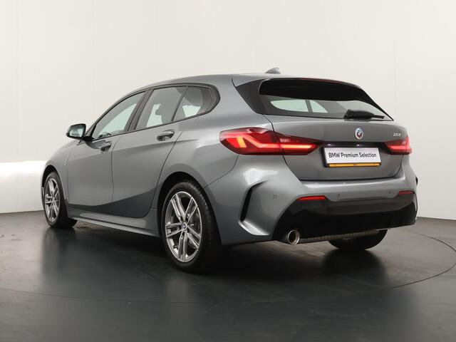 BMW 1-SERIE 5-deurs 118i M-Sportpakket | 17 inch | Sportstoelen | 50 Jahre uitvoering