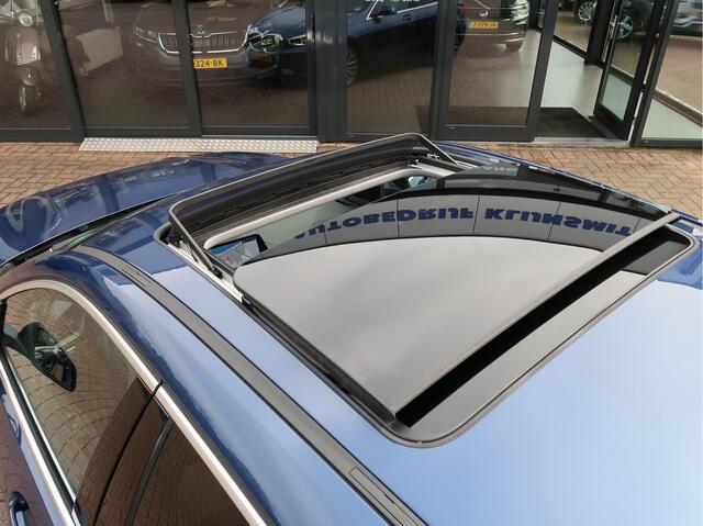 BMW 1-SERIE 118i High Executive | Panoramadak | Leder | 18'' | Driving Assist | Led |