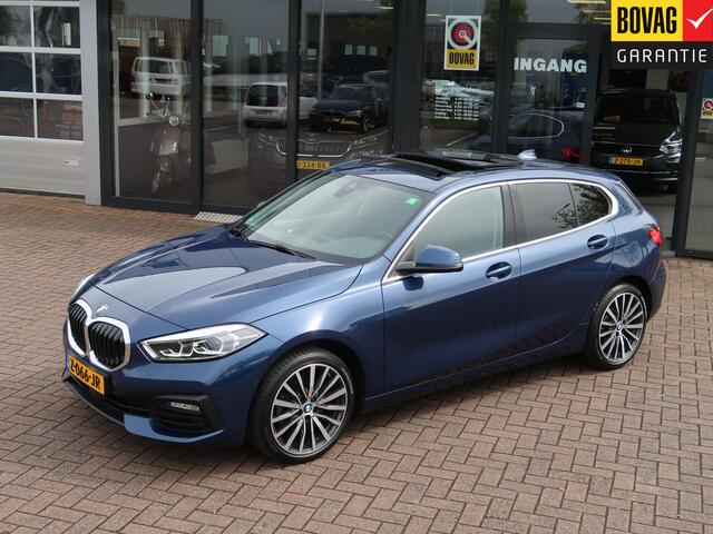 BMW 1-SERIE 118i High Executive | Panoramadak | Leder | 18'' | Driving Assist | Led |
