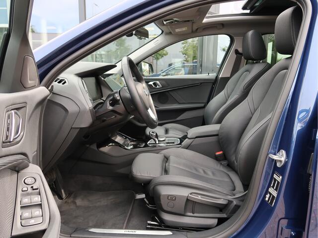 BMW 1-SERIE 118i High Executive | Panoramadak | Leder | 18'' | Driving Assist | Led |